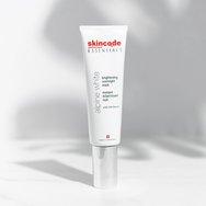 SKINCODE - ESSENTIALS Alpine White Brightening Overnight Mask - Изсветляваща нощна маска за лице 50 мл.