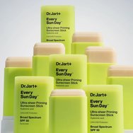 Dr.Jart+ Every Sun Day Spf50+ Ultra-Sheer Priming Sunscreen Stick Хидратиращ слънцезащитен стик за лице с много висока защита с хиалуронова киселина, намалява видимостта на порите & осигурява матов, немазен & невидим финиш 19g