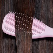 Tangle Teezer The Mini Ultimate Detangler Hairbrush Мини четка за коса за разплитане без чупене и лесна за носене, 1 брой - Mini Fresh Purple Tangle Teezer The Mini Ultimate Detangler Hairbrush Мини четка за коса за разплитане без чупене и лесна за носене, 1 брой - Mini Fresh Purple