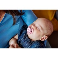 Philips Avent Ultra Soft Silicone Soother 0-6m Розово - бяло 2 части, код SCF222/02 Philips Avent Ultra Soft Silicone Soother 0-6m Розово - бяло 2 части, код SCF222/02