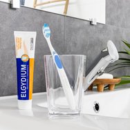 Elgydium Basic Medium Toothbrush 1 брой - Фуксия