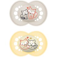 Mam Day & Night Silicone Soother 16m+ Код 274S 2 части - Кремаво / Жълто - Ортодонтска силиконова залъгалка, която свети в тъмното от 16+ месеца Mam Day & Night Silicone Soother 16m+ Код 274S 2 части - Кремаво / Жълто - Ортодонтска силиконова залъгалка, която свети в тъмното от 16+ месеца