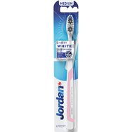 Jordan Expert White Medium Toothbrush 1 бр - розово - Избелваща четка за зъби със средна твърдост и влакна, обогатени с въглен