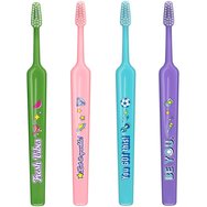 TePe Kids Extra Soft 6+ Years Multicolor Toothbrush 4 Τεμάχια σε Τυχαία Επιλογή Χρώματος - Παιδικές Οδοντόβουρτσες με Πολύ Μαλακές Ίνες & Ευχάριστα Σχέδια TePe Kids Extra Soft 6+ Years Multicolor Toothbrush 4 Τεμάχια σε Τυχαία Επιλογή Χρώματος - Παιδικές Οδοντόβουρτσες με Πολύ Μαλακές Ίνες & Ευχάριστα Σχέδια
