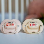Tommee Tippee Anytime Orthodontic Silicone Soother 0-6m 2 броя - Екрю/Жълто Tommee Tippee Anytime Orthodontic Silicone Soother 0-6m 2 броя - Екрю/Жълто