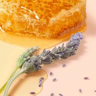 Nuxe Promo Reve de Miel Honey Lip Care Oil 10ml & Huile Prodigieuse Or 10ml & Подарък Hair Scrunchie в произволен избор на цвят 1 бр Nuxe Promo Reve de Miel Honey Lip Care Oil 10ml & Huile Prodigieuse Or 10ml & Подарък Hair Scrunchie в произволен избор на цвят 1 бр