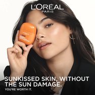 L\'Oreal Paris Revitalift Vitamin C Spf30 Tinted Glow Daily Fluid Флуидна крем за лице с висока защита с витамин C, с цвят & отразяващи перли за сияние, равномерен тон & намаляване на признаците на стареене 40ml