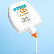 Garnier Ambre Solaire Spf50 Super UV Refreshing Face Water Fluid Прозрачен слънцезащитен крем за лице с висока защита и хиалуронова киселина 40ml