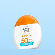 Garnier Ambre Solaire Spf50 Super UV Refreshing Face Water Fluid Прозрачен слънцезащитен крем за лице с висока защита и хиалуронова киселина 40ml