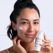 SVR AK Secure DM Protect Cream Слънцезащитен хидратиращ крем с много висока защита срещу уврежданията, причинени от излагане на радиация 50ml SVR AK Secure DM Protect Cream Слънцезащитен хидратиращ крем с много висока защита срещу уврежданията, причинени от излагане на радиация 50ml