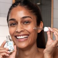 SVR [B3] Ampoule Hydra Repairing Concentrate Serum Възстановяващ серум с витамин B3 и против бръчки за хидратация и антиейджинг 30ml