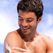 SVR Cicavit+ Soothing Protecting SPF50+ Anti-Mark Cream Регенериращ и слънцезащитен крем с много висока защита, невидима текстура и без аромат 40ml