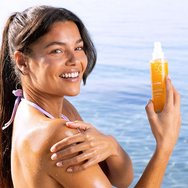 SVR Sun Secure Eau Solaire Spf50+ Moisturising Sun Water Двуфазна слънцезащитна вода с много висока защита за лице и тяло за хидратация 200ml SVR Sun Secure Eau Solaire Spf50+ Moisturising Sun Water Двуфазна слънцезащитна вода с много висока защита за лице и тяло за хидратация 200ml