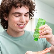 SVR Sebiaclear Micro-Peel Renewal Water Освежаващ почистващ лосион за лице, идеален за комбинирана и мазна кожа 150ml SVR Sebiaclear Micro-Peel Renewal Water Освежаващ почистващ лосион за лице, идеален за комбинирана и мазна кожа 150ml