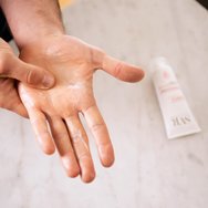 SVR Cicavit+ Fast Repair Hand Cream Крем за регенерация на ръце с дълбоко възстановяване 75g SVR Cicavit+ Fast Repair Hand Cream Крем за регенерация на ръце с дълбоко възстановяване 75g