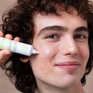 SVR Sebiaclear Intensive Corrector Active Gel Концентриран гел за интензивна корекция на пъпки, акне и петна по лицето с 14% глюконолактон и 4% ниацинамид 40ml