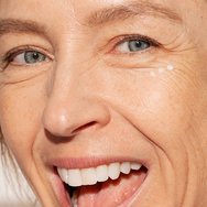 SVR Densitium Global Correction Smoothing Filling Eye Care Cream Крем против стареене за очи за стягане и изглаждане на бръчки 15ml