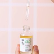 SVR [CBD] Ampoule Resist Soothing Concentrate Serum Серум за лице против бръчки и успокояващ с чист канабидиол, аргинин и хиалуронова киселина 30ml