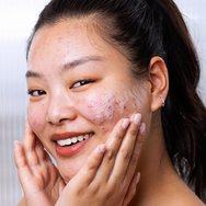 SVR Sebiaclear Anti-Imperfections Gel Moussant Cleanser Почистващ гел за лице и тяло за мазна кожа, склонна към акне, с глюконолактон и салицилова киселина 200ml