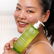 SVR Sebiaclear Anti-Imperfections Gel Moussant Cleanser Почистващ гел за лице и тяло за мазна кожа, склонна към акне, с глюконолактон и салицилова киселина с помпа 400ml