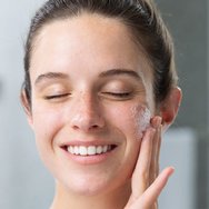 SVR Physiopure Anti-Pollution Foaming Gel Почистващ гел за лице с оксигениращ магнезий, подходящ за всички типове кожа, с помпа 400ml