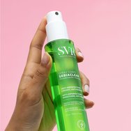 SVR Sebiaclear Corps Anti-Imperfections & Marks Spray Спрей за тяло за лечение на акне по гърба, раменете и деколтето с 8% глюконолактон и 5% ниацинамид 150ml