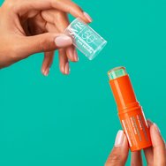 SVR Sun Secure Spf50+ Easy Stick Прозрачен слънцезащитен стик за лице с много висока защита и чувствителна кожа с витамин Е, без аромат 10g