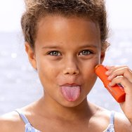 SVR Sun Secure Spf50+ Easy Stick Прозрачен слънцезащитен стик за лице с много висока защита и чувствителна кожа с витамин Е, без аромат 10g