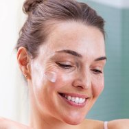 SVR [Hyalu] Biome Smoothing Plumping Gel Охлаждащ гел за лице за дълбока хидратация и подмладяване с хиалуронова киселина 50ml