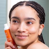 SVR [C20] Biotic Energizing Smoothing Fluid Тънък крем за лице с 20% витамин C за сияйна, младежка кожа 30ml