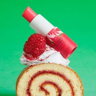Roger & Gallet Sublimating Lip Balm 3,5g - Gingembre Rouge Roger & Gallet Sublimating Lip Balm 3,5g - Gingembre Rouge