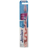Jordan Individual Reach Medium Toothbrush 1 брой Код 310040 - Оранжево / Бяло - Средна четка за зъби с ергономична дръжка за дълбоко почистване