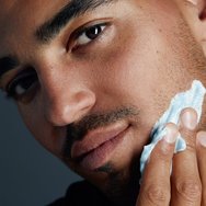 Nivea Men Hydrocare Shaving Gel Гел за бръснене с тройно подхранващо действие, обогатен с Aloe Vera & провитамин B5 за допълнителна защита на кожата 200ml
