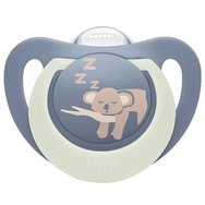 Nuk First Choice Night Silicone Soother 6-18m Изключително мека ортодонтска силиконова залъгалка, която свети в тъмното, с кутия за съхранение 1 брой - Синя Nuk First Choice Night Silicone Soother 6-18m Изключително мека ортодонтска силиконова залъгалка, която свети в тъмното, с кутия за съхранение 1 брой - Синя