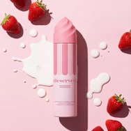 Deserved Strawberry Milkshake Whipped Shower Foam Кремообразна пяна за почистване и бръснене на тялото с аромат на сочна ягода и кадифено мляко 250ml