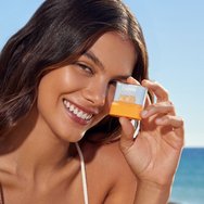Isdin Fotoprotector Invisible Stick Spf50 Невидим слънцезащитен Stick, лесен за нанасяне, за зони с повишена чувствителност към слънцето 10g
