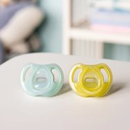 Tommee Tippee Ultra Light Silicone Soother 2 Парчета, Код 43345101 - Жълто / Синьо Tommee Tippee Ultra Light Silicone Soother 2 Парчета, Код 43345101 - Жълто / Синьо