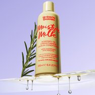 Umberto Giannini Strong Curls Moisture Milk Rosemary Oil Leave-In Conditioner Подхранващ балсам без отмиване, който омекотява и предпазва от накъсване с биотин, масло от шеа, рициново масло и жожоба 250ml