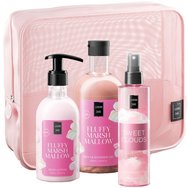 Lavish Care Promo Fluffy Marshmallow Bath & Shower Gel 500ml & Body Lotion 300ml & Sweet Clouds Mist 200ml & Несесер 1 брой - Хидратиращ душ гел с аромат на маршмелоу & хидратиращ крем за тяло с приятен аромат на marshmallow с помпа & спрей за тяло, вдъхновен от опияняващите летни аромати