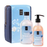 Lavish Care Promo Winter Wonderland Bath & Shower Gel 500ml & Glitter Body Lotion 300ml & торбичка 1 бр - Хидратиращ душ гел със сладък празничен аромат с нотки на ванилов крем, овес и сандалово дърво и блясък с приятна комбинация от аромати с нотки на ванилов крем, овес и сандалово дърво с празнично настроение и помпа Lavish Care Promo Winter Wonderland Bath & Shower Gel 500ml & Glitter Body Lotion 300ml & торбичка 1 бр - Хидратиращ душ гел със сладък празничен аромат с нотки на ванилов крем, овес и сандалово дърво и блясък с приятна комбинация от аромати с нотки на ванилов крем, овес и сандалово дърво с празнично настроение и помпа
