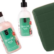 Lavish Care Promo Mistletoe Kiss Bath & Shower Gel 500ml & Glitter Body Lotion 300ml & торбичка 1 бр Lavish Care Promo Mistletoe Kiss Bath & Shower Gel 500ml & Glitter Body Lotion 300ml & торбичка 1 бр
