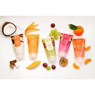 Fresh Line Mango Shower Scrub Екзотичен и плодов ексфолиант за тяло под душа с натурален състав с манго 150ml
