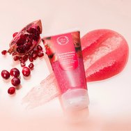 Fresh Line Pomegranate & Cranberry Shower Scrub Плодов и ревитализиращ ексфолиант за тяло под душа с натурален състав с нар и червена боровинка 150ml