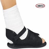 John's Cast Boot Smal Black Κωδ 23922, 1 Τεμάχιο - Παπούτσι Γύψου Μικρού Μεγέθους σε Μαύρο Χρώμα