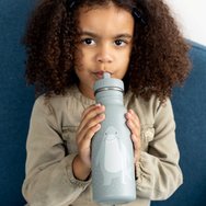 Trixie Bottle Код 77904 Детска Бутилка от Неръждаема Стомана с Практичен Накрайник 500ml - Mr. Shark Trixie Bottle Код 77904 Детска Бутилка от Неръждаема Стомана с Практичен Накрайник 500ml - Mr. Shark