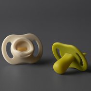 Tommee Tippee Ultrta Light Stay Put Orthodontic Silicone Soother 6-18m, 2 бр - Синьо / портокал Tommee Tippee Ultrta Light Stay Put Orthodontic Silicone Soother 6-18m, 2 бр - Синьо / портокал