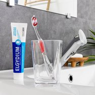 Elgydium Diffusion Toothbrush Medium 1 брой - розов