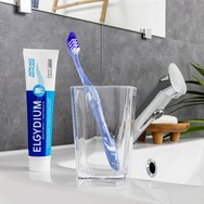 Elgydium Toothbrush Antiplaque Soft 1 Парче - синьо