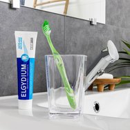 Elgydium Toothbrush Antiplaque Soft 1 брой - зелено
