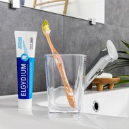 Elgydium Toothbrush Antiplaque Medium 1 брой - портокал